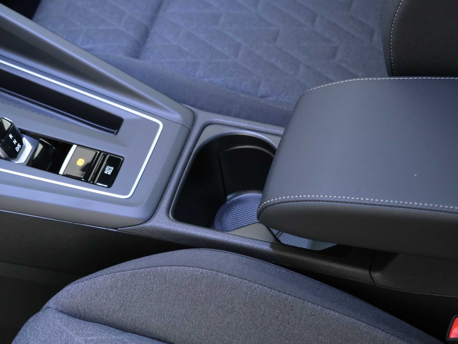 29 - Volkswagen Golf 1.5 tsi ehybrid 204cv edition plus dsg