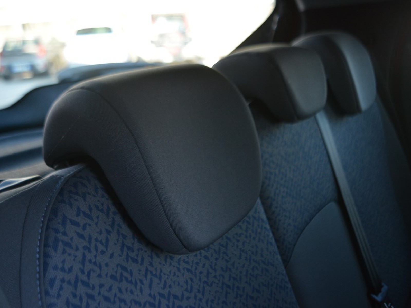 6 - Lancia Ypsilon 1.0 firefly hybrid 70cv oro s&s