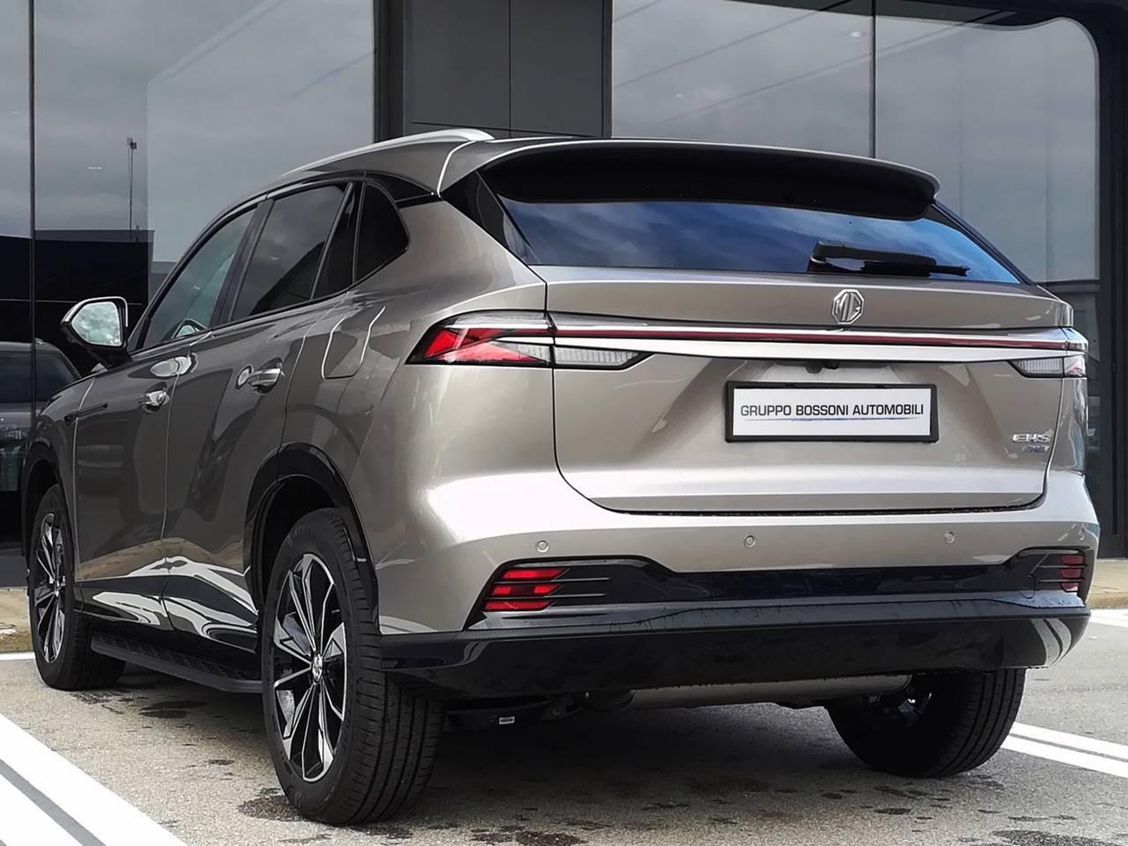 5 - Mg HS 1.5 phev luxury auto