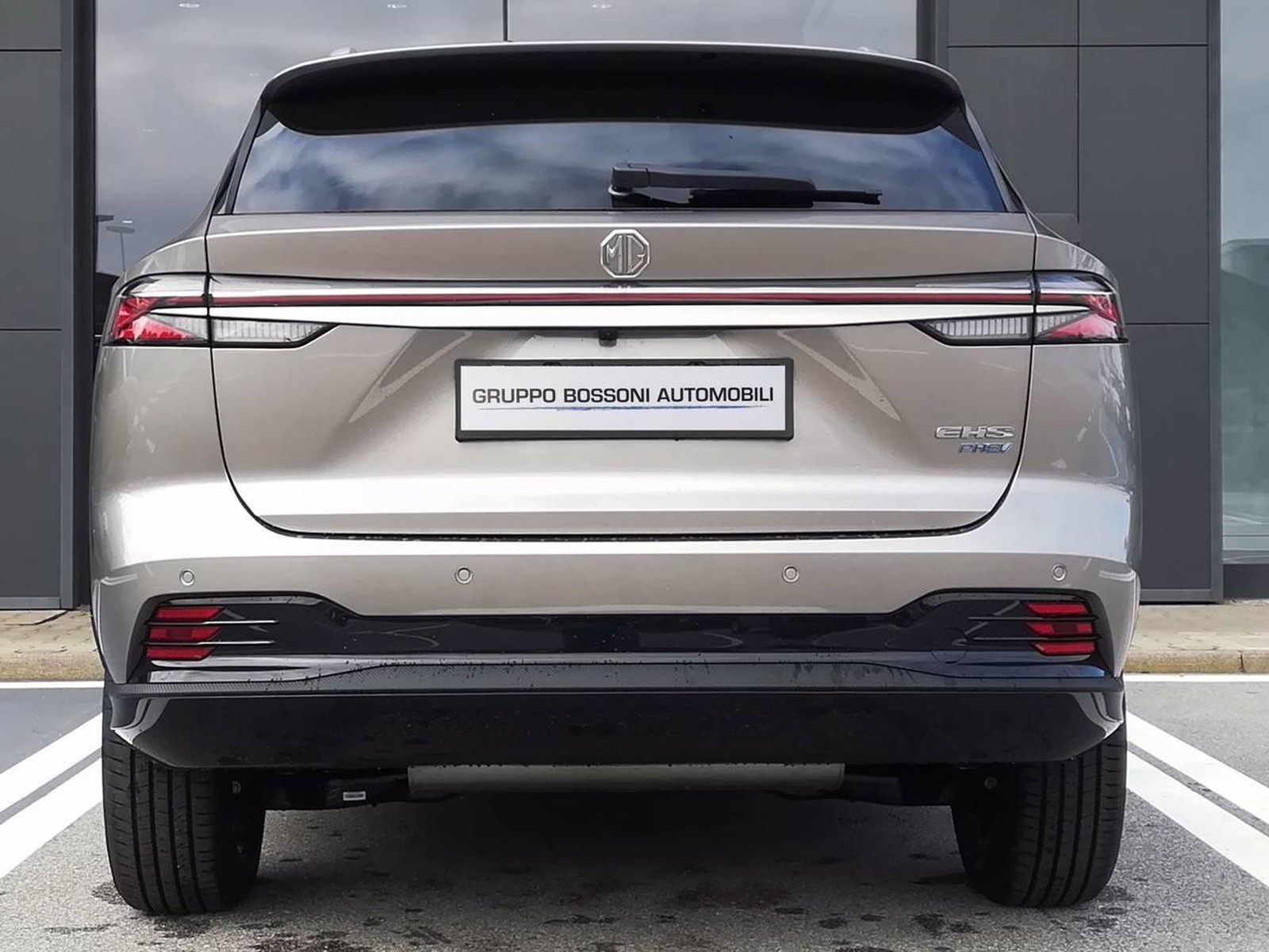 6 - Mg HS 1.5 phev luxury auto