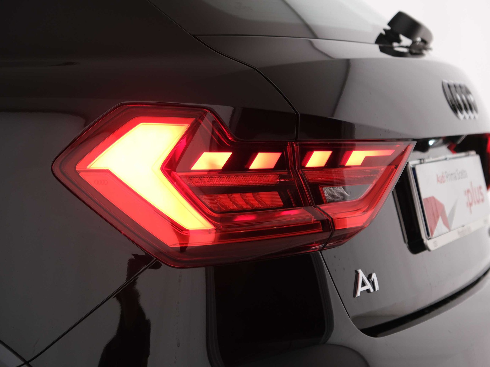 33 - Audi A1 allstreet 30 1.0 tfsi 116cv business s tronic