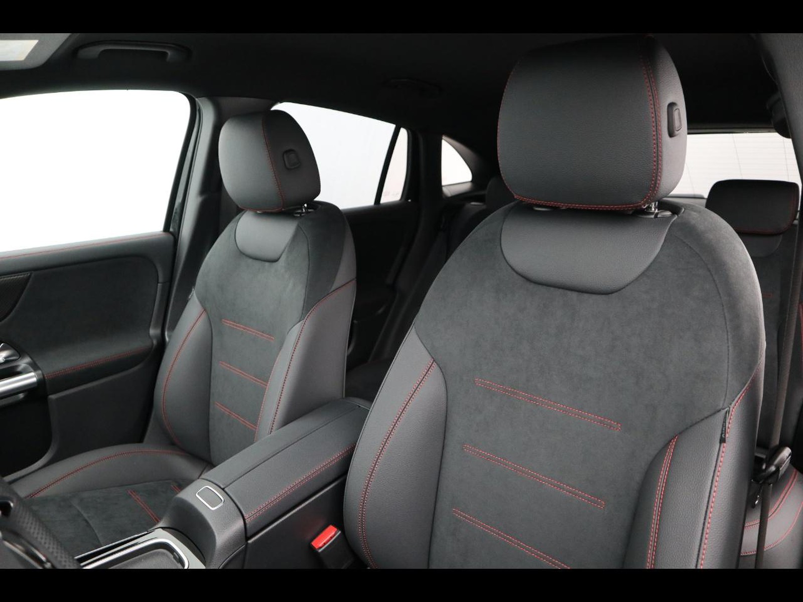 5 - Mercedes GLA 200 d amg line advanced plus 8g-dct