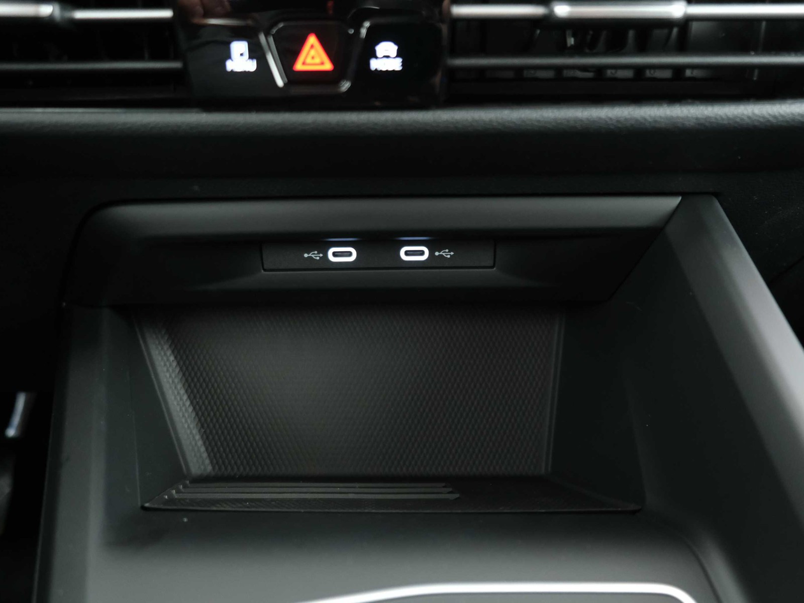 11 - Volkswagen Golf 1.5 tsi ehybrid 204cv edition plus dsg