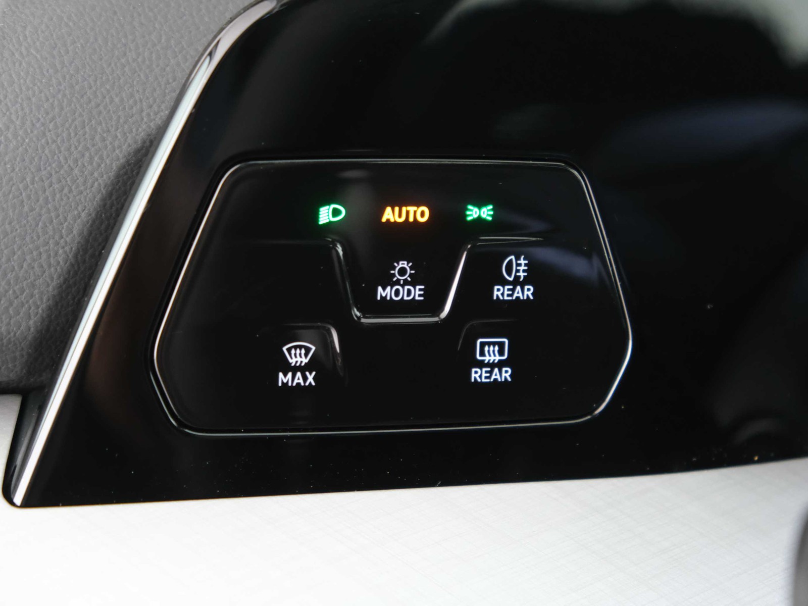 12 - Volkswagen Golf 1.5 tsi ehybrid 204cv edition plus dsg