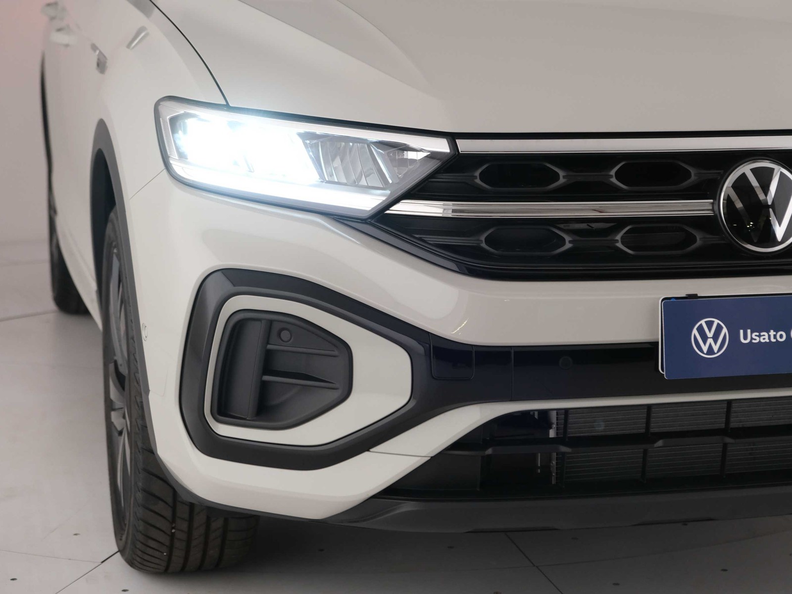 14 - Volkswagen T-Roc 1.5 tsi act r line dsg