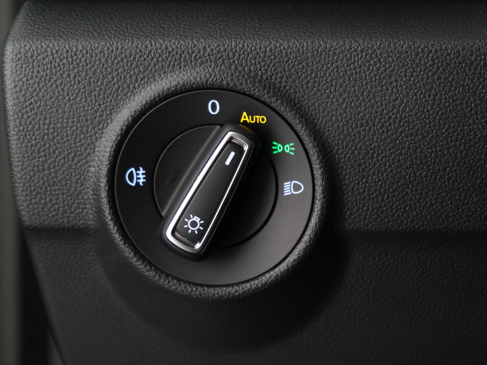 24 - Volkswagen T-Roc 1.5 tsi act r line dsg