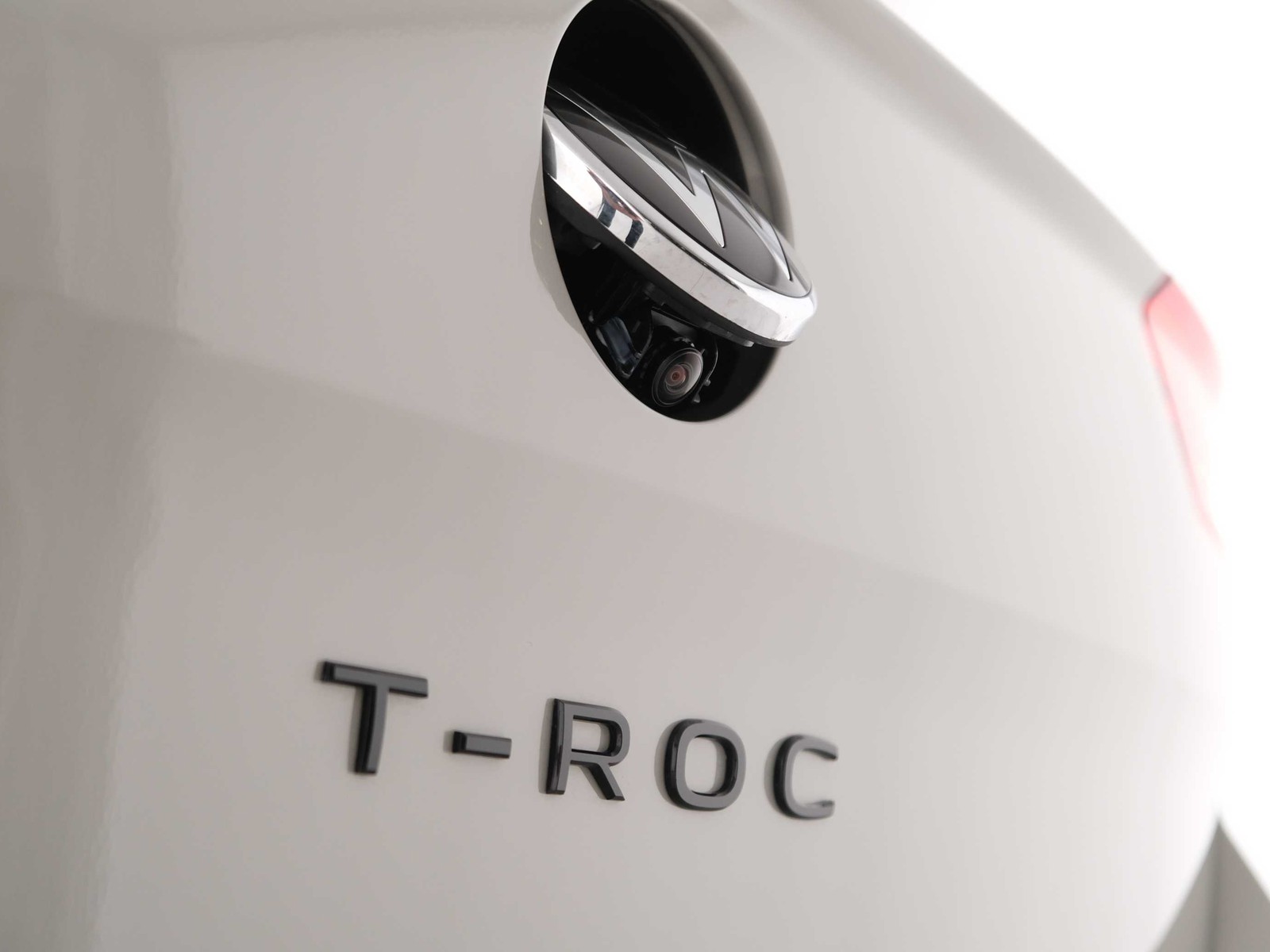 38 - Volkswagen T-Roc 1.5 tsi act r line dsg