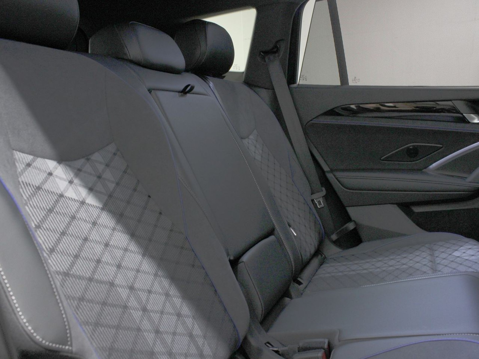 9 - Volkswagen Tayron 1.5 tsi ehybrid 204cv r-line plus dsg