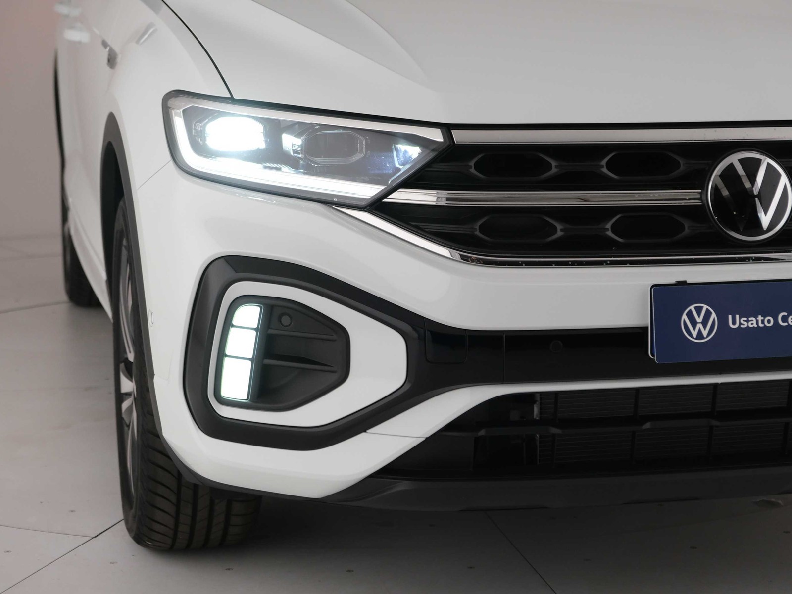 14 - Volkswagen T-Roc 1.0 tsi 115cv r-line plus