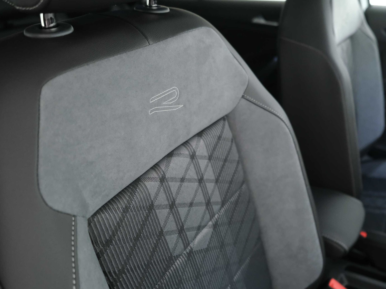 30 - Volkswagen T-Roc 1.0 tsi 115cv r-line plus