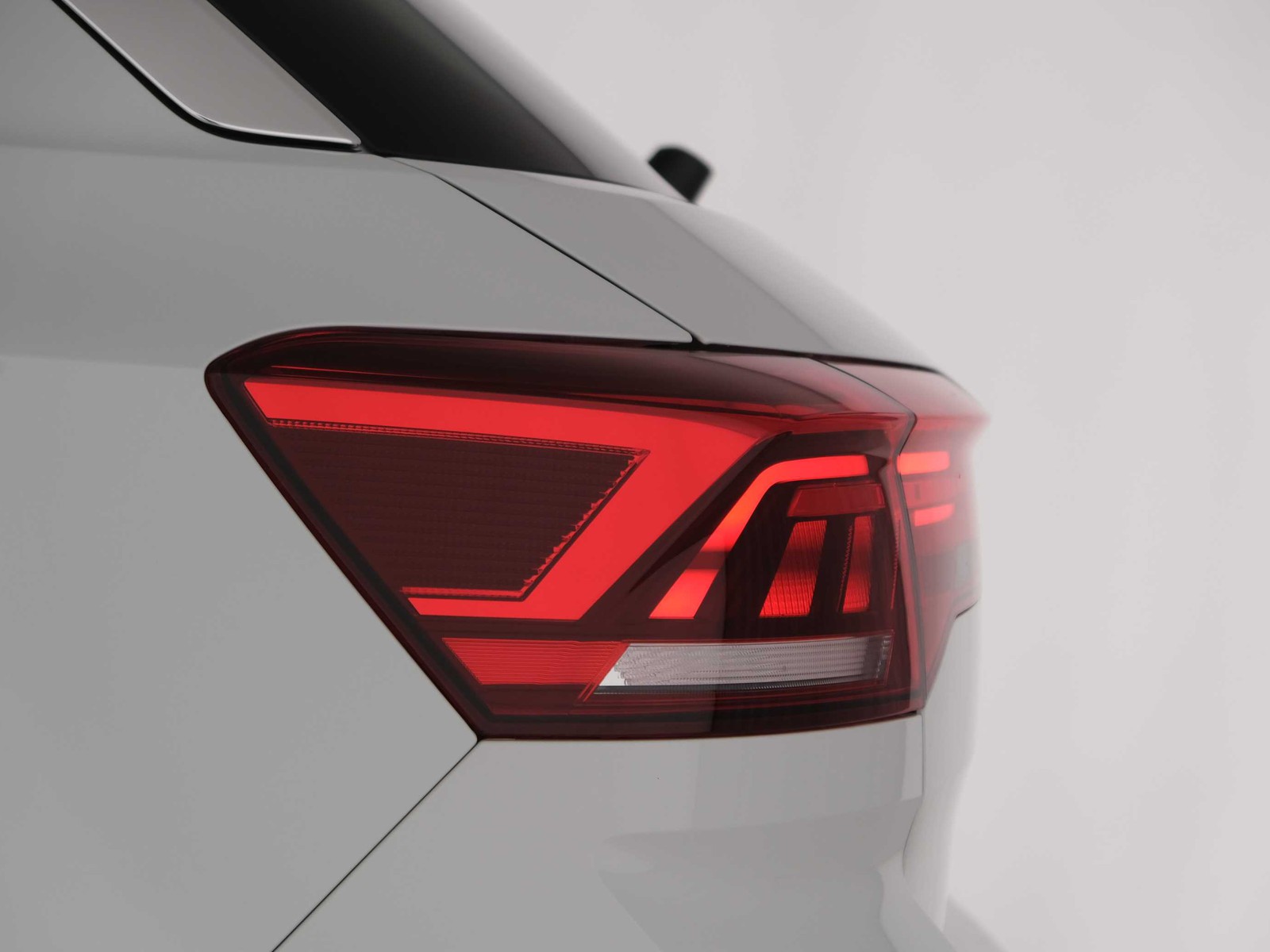 42 - Volkswagen T-Roc 1.0 tsi 115cv r-line plus