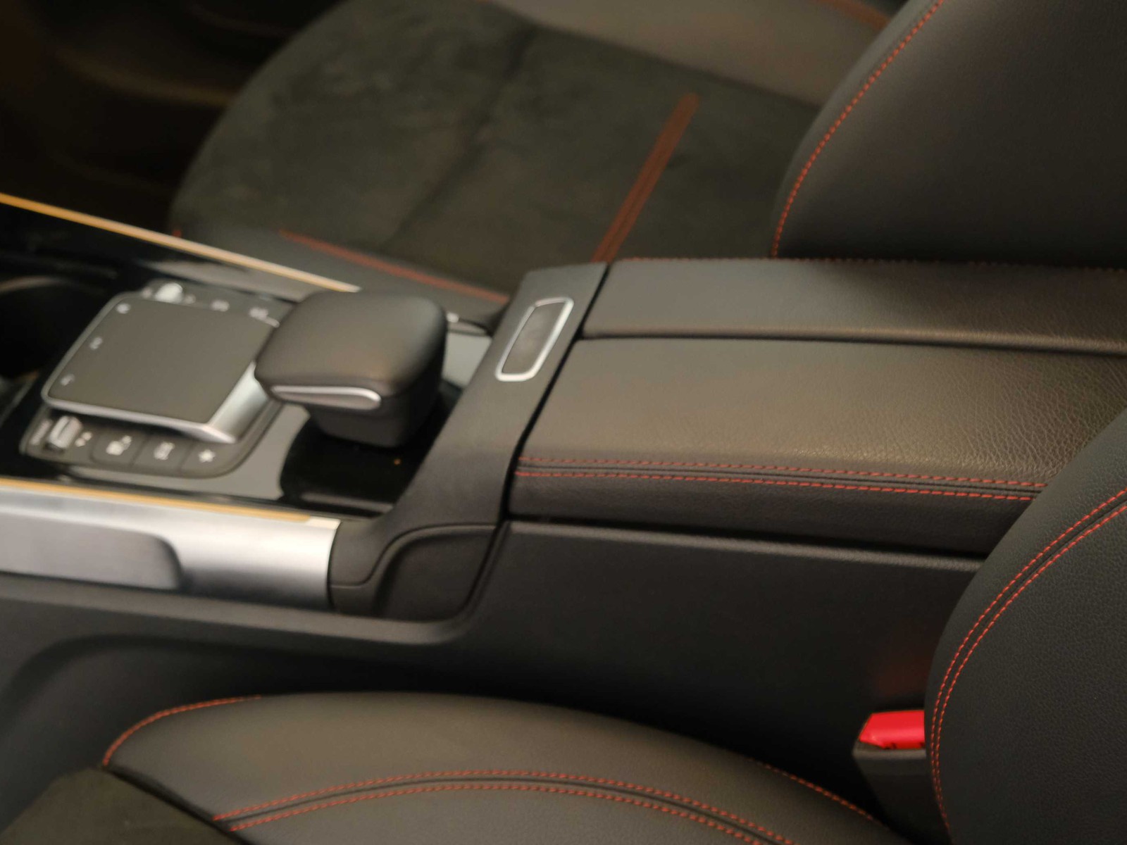 29 - Mercedes GLB 200 d premium 4matic 8g-dct