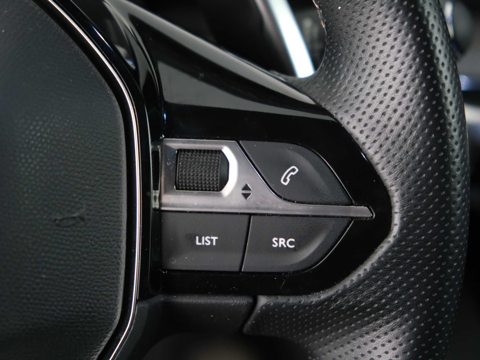 24 - Peugeot 3008 1.2 puretech turbo gt eat8 s&s