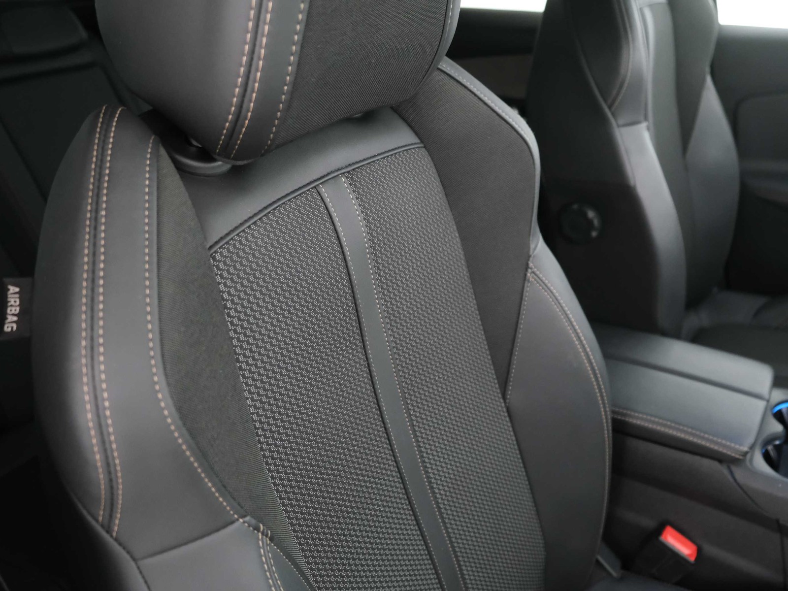 28 - Peugeot 3008 1.2 puretech turbo gt eat8 s&s