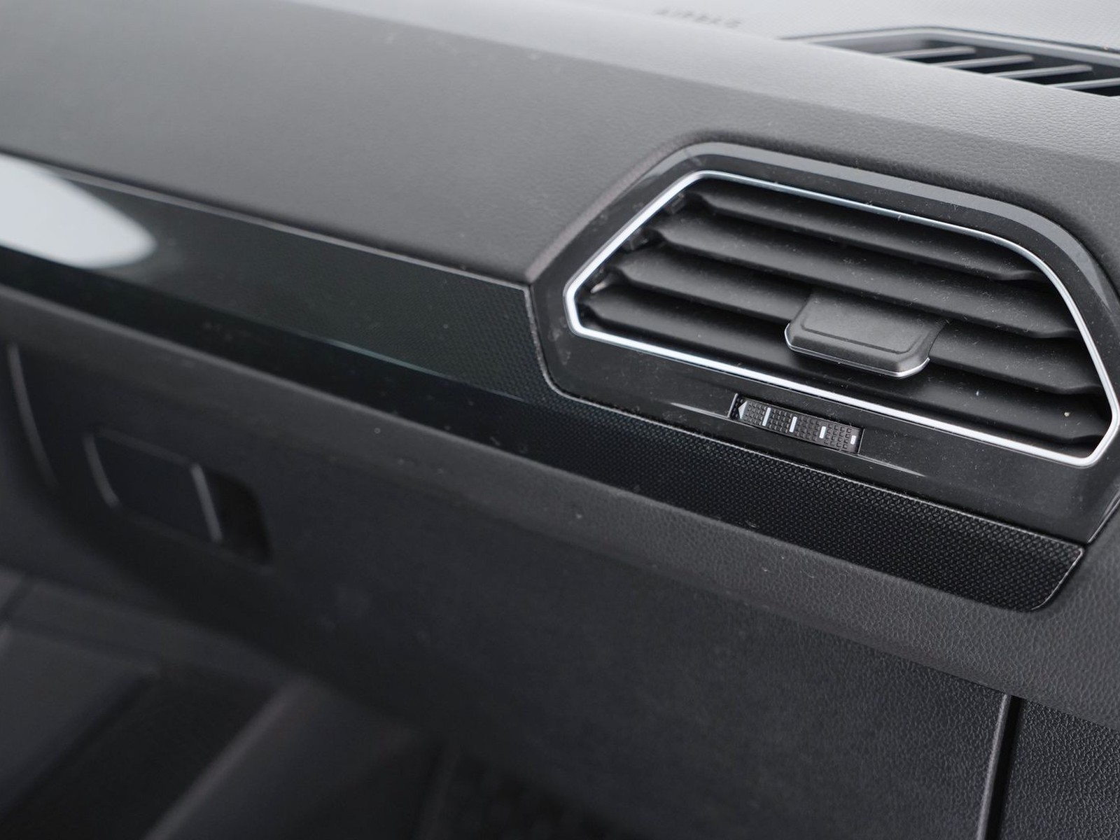 18 - Volkswagen Tiguan 2.0 tdi scr 150cv elegance 4motion dsg