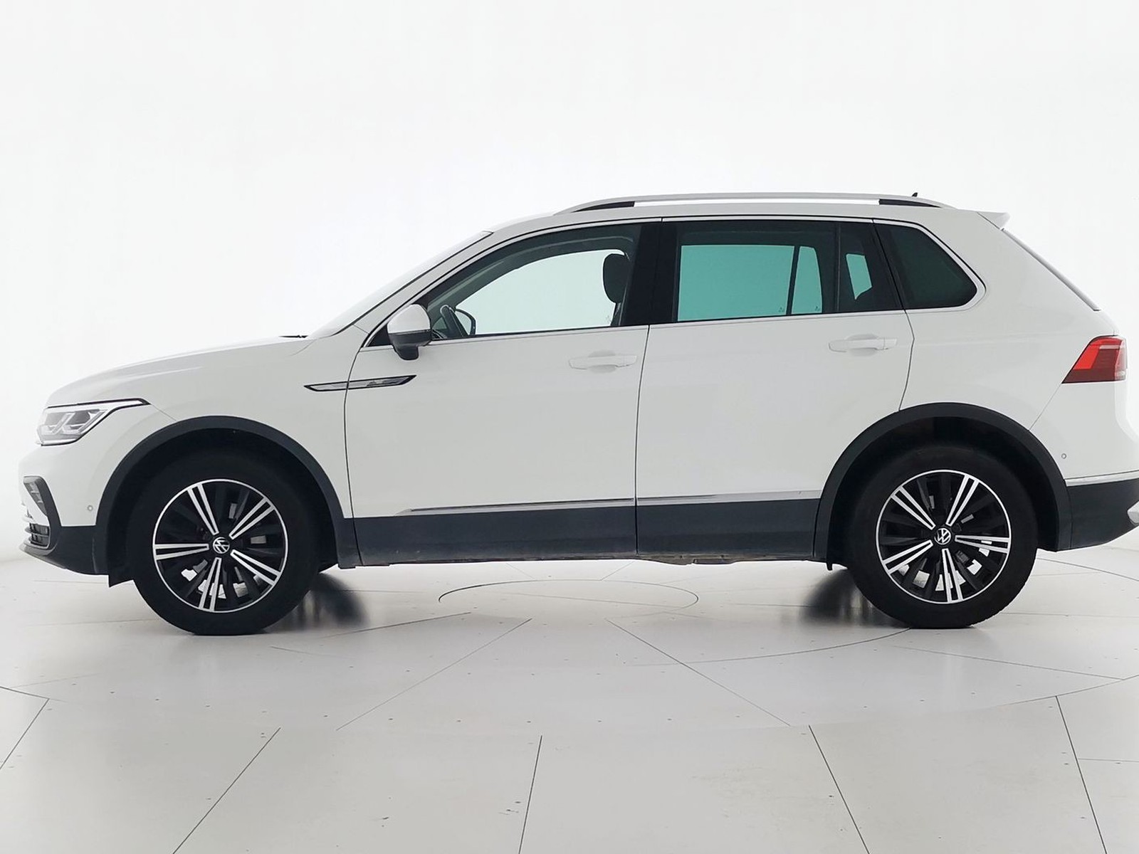 3 - Volkswagen Tiguan 2.0 tdi scr 150cv elegance 4motion dsg