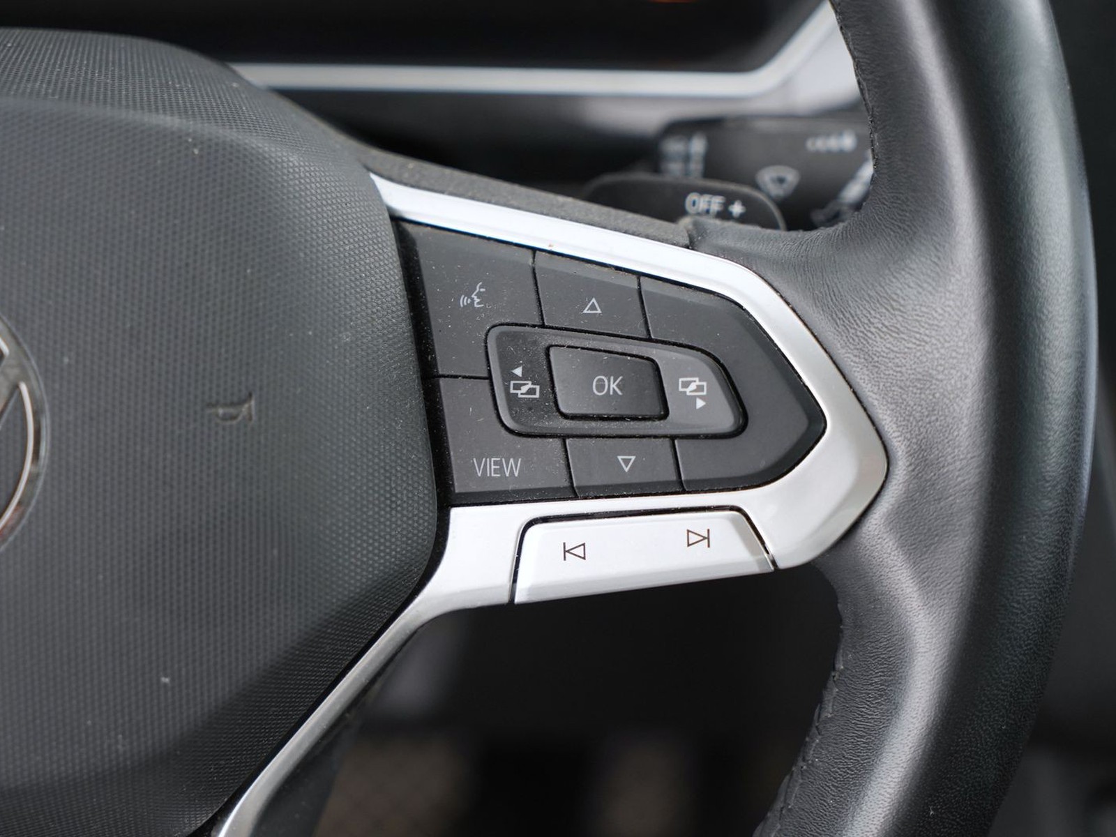 27 - Volkswagen Tiguan 2.0 tdi scr 150cv elegance 4motion dsg