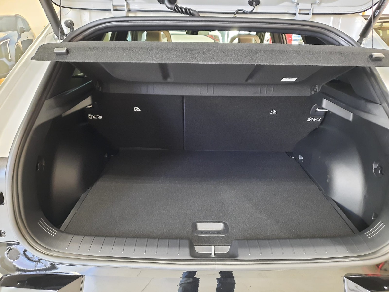 11 - Kia EV4 81,4 kwh long range gt-line launch edition fwd