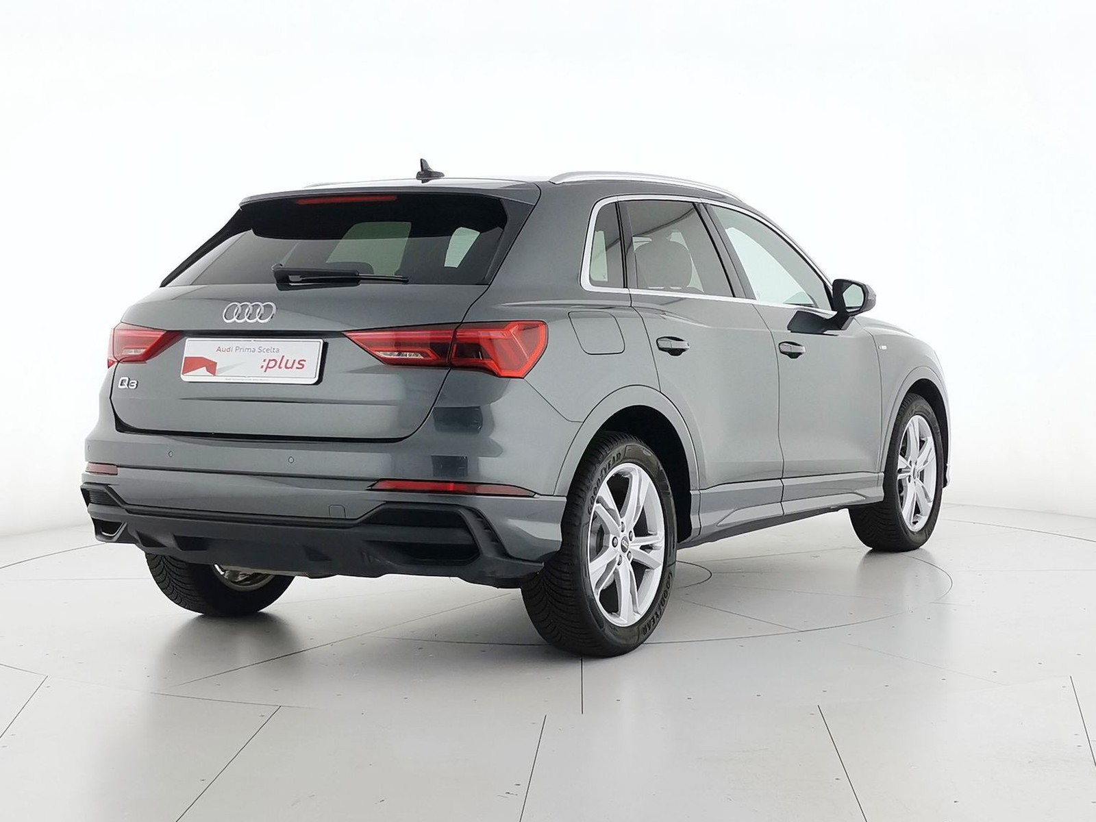 2 - Audi Q3 35 2.0 tdi s line edition s tronic
