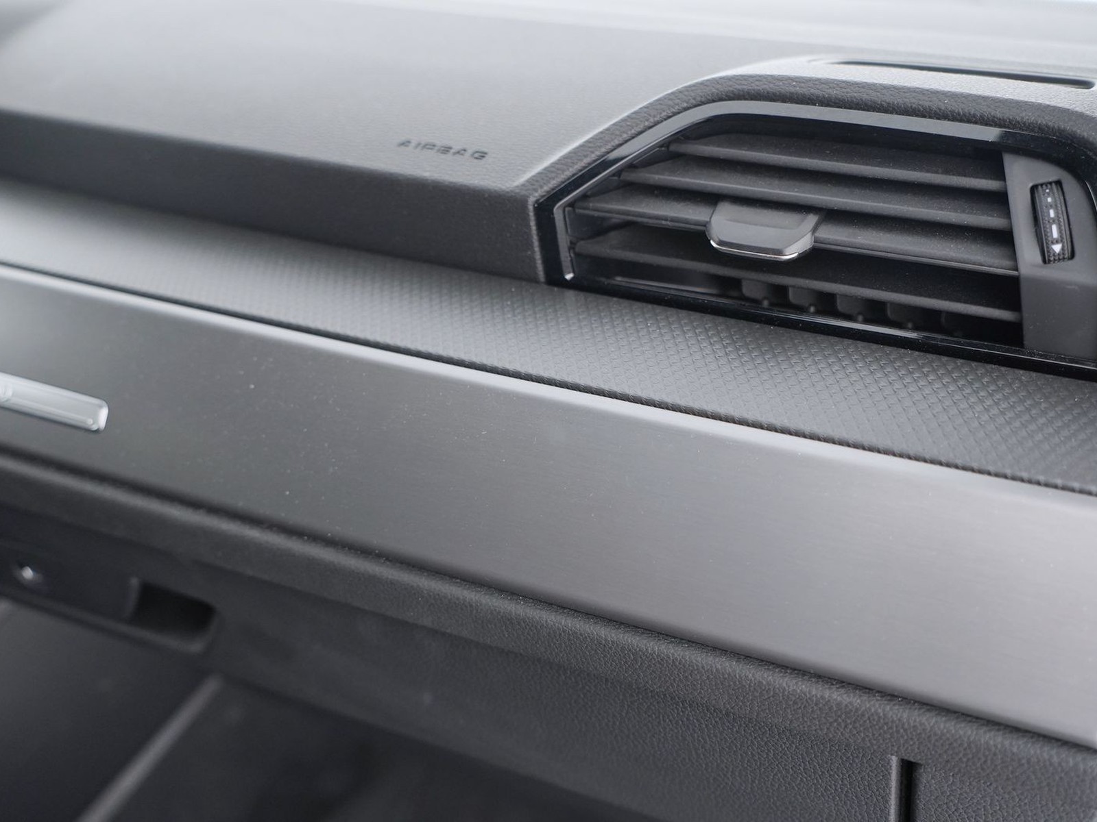 18 - Audi Q3 35 2.0 tdi s line edition s tronic