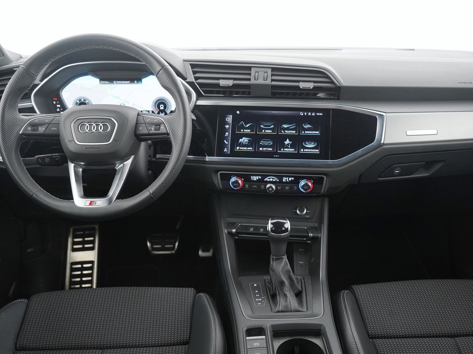 3 - Audi Q3 35 2.0 tdi s line edition s tronic