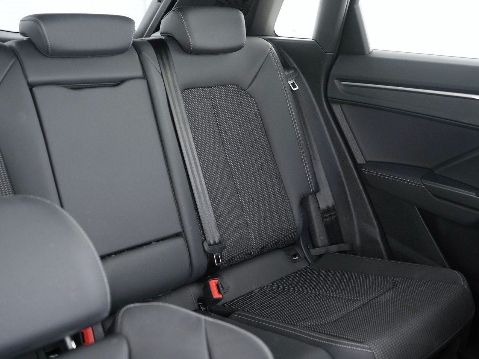 21 - Audi Q3 35 2.0 tdi s line edition s tronic