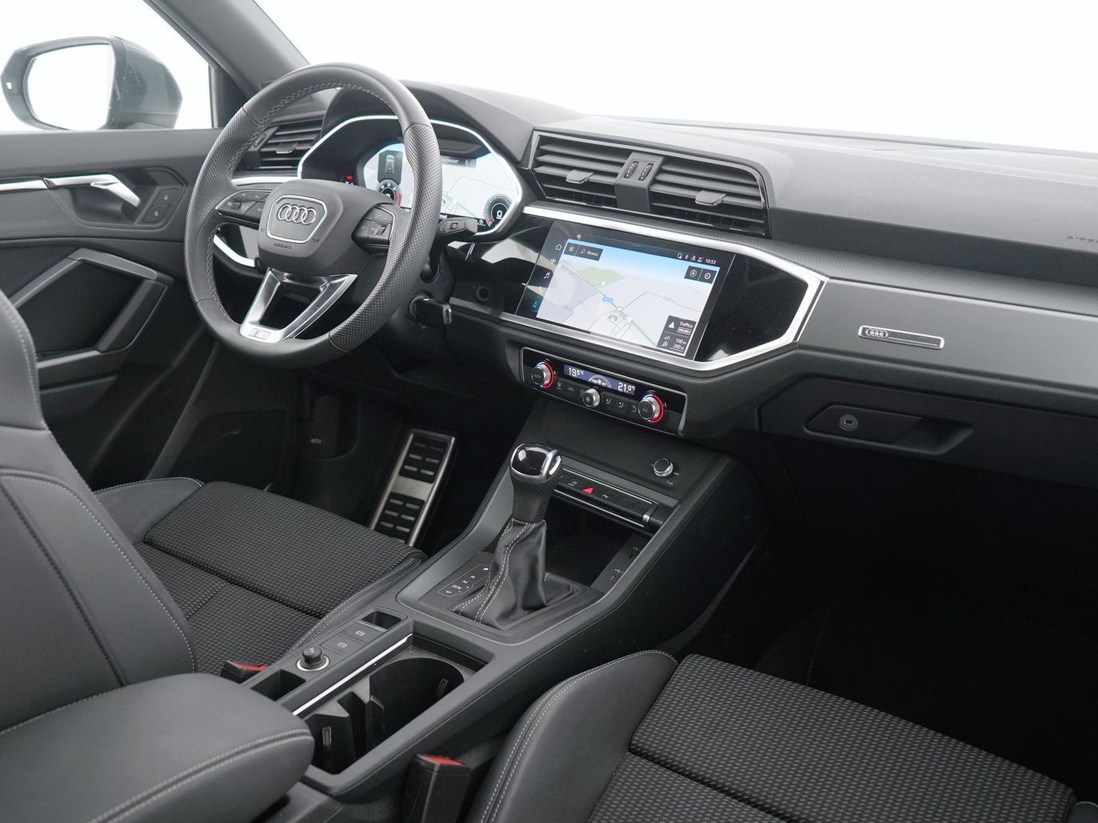 4 - Audi Q3 35 2.0 tdi s line edition s tronic