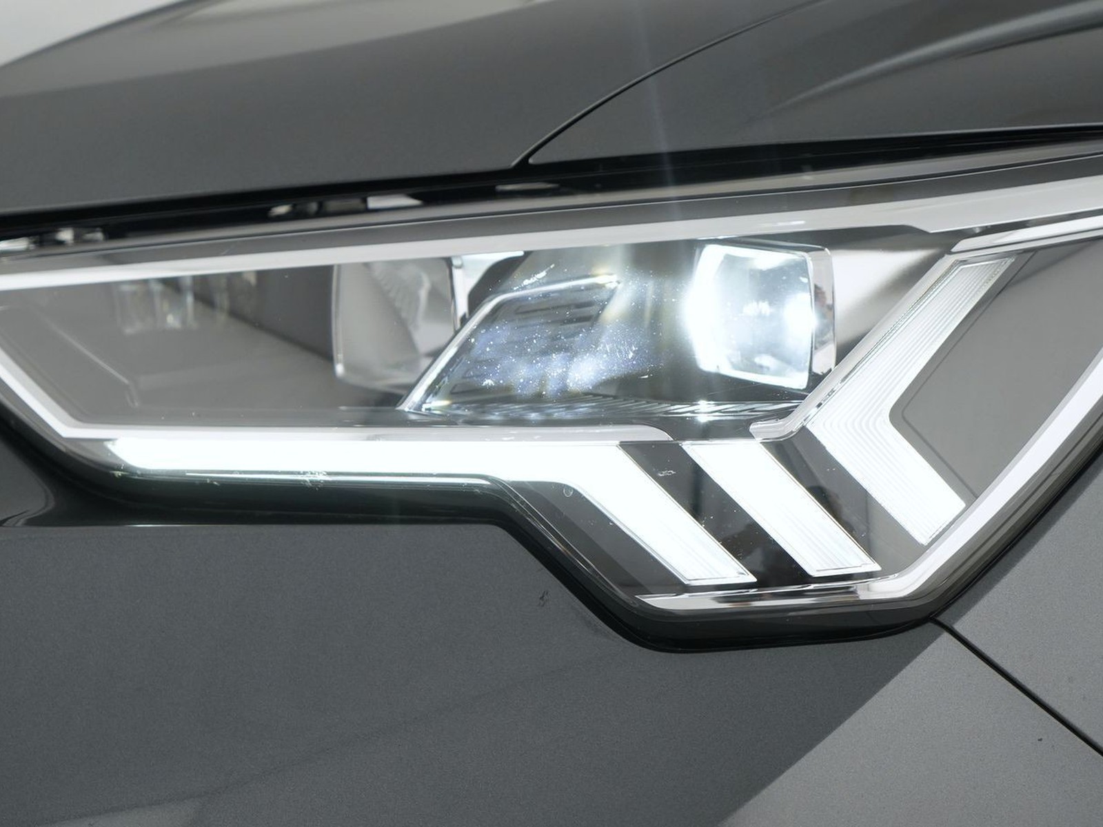 6 - Audi Q3 35 2.0 tdi s line edition s tronic