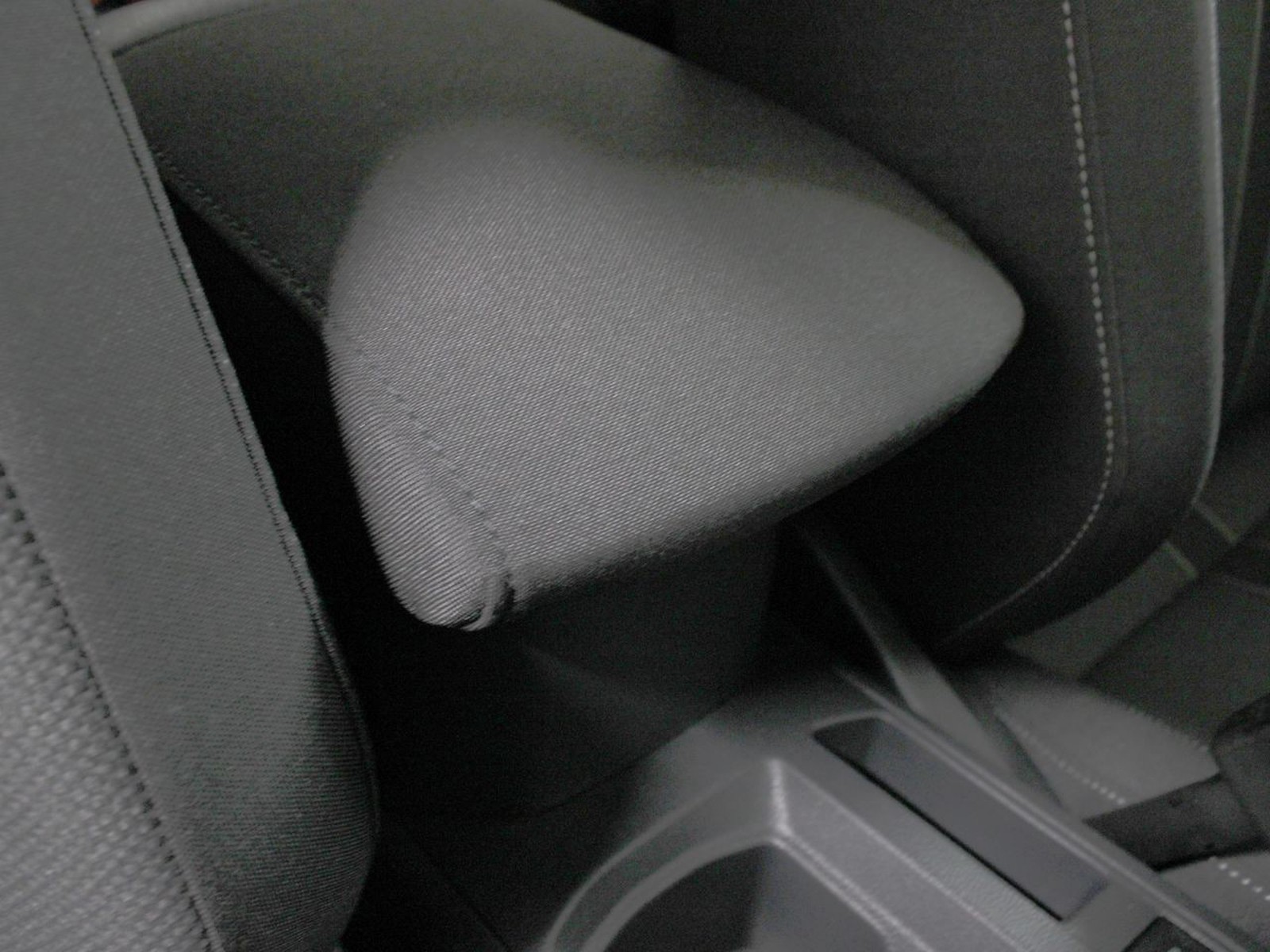 18 - Volkswagen T-Roc 1.0 tsi 115cv sport