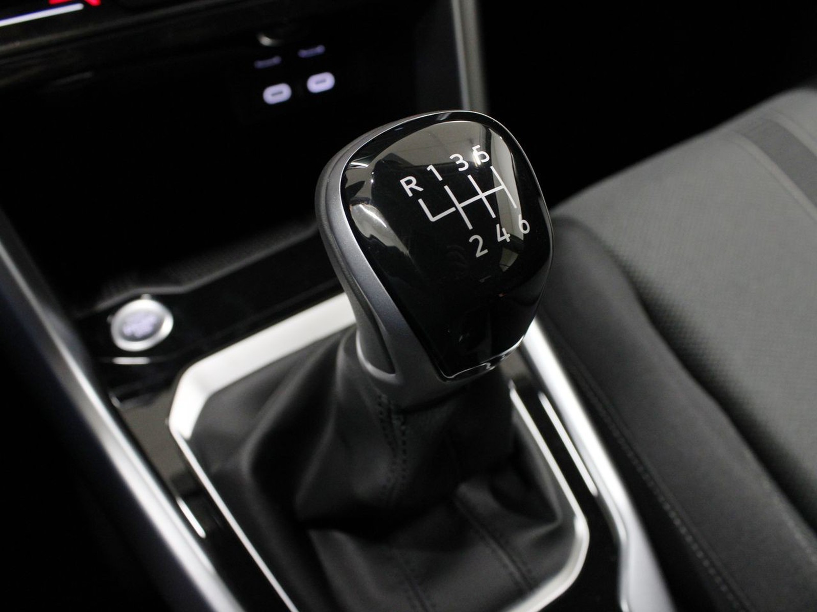 20 - Volkswagen T-Roc 1.0 tsi 115cv sport