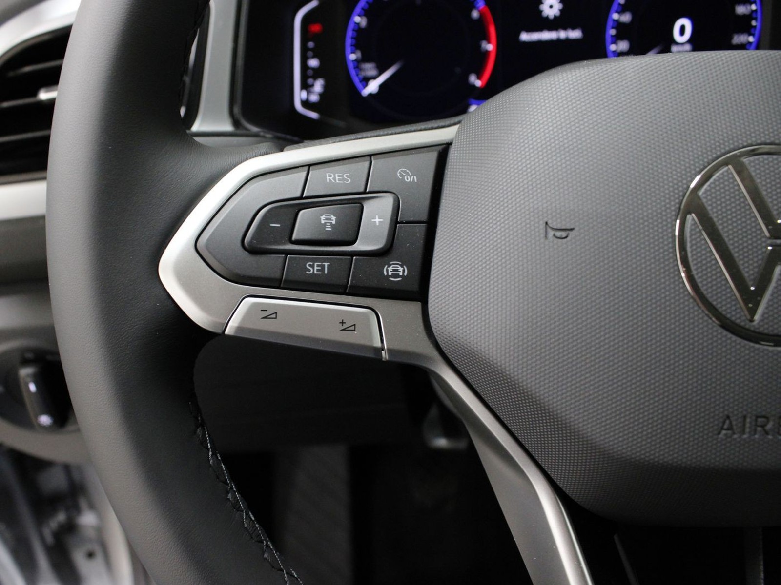 22 - Volkswagen T-Roc 1.0 tsi 115cv sport