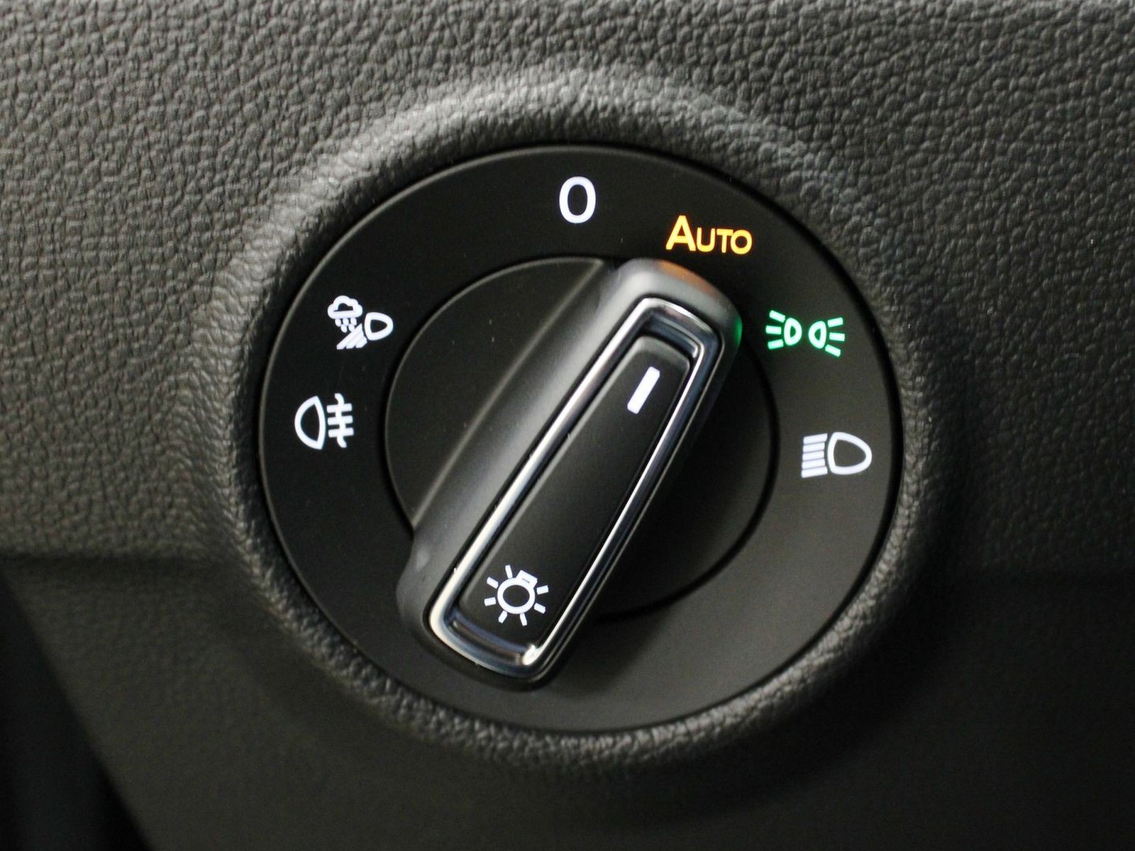 16 - Volkswagen T-Roc 1.5 tsi act style dsg