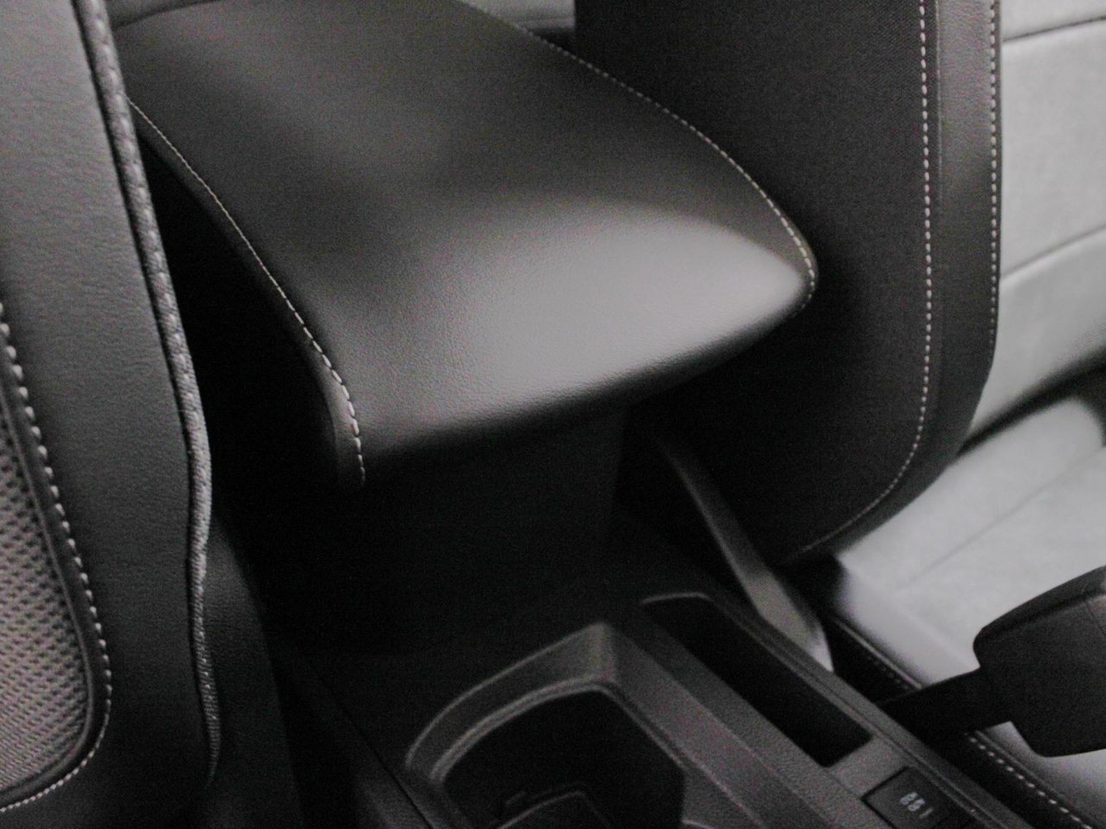 18 - Volkswagen T-Roc 1.5 tsi act style dsg