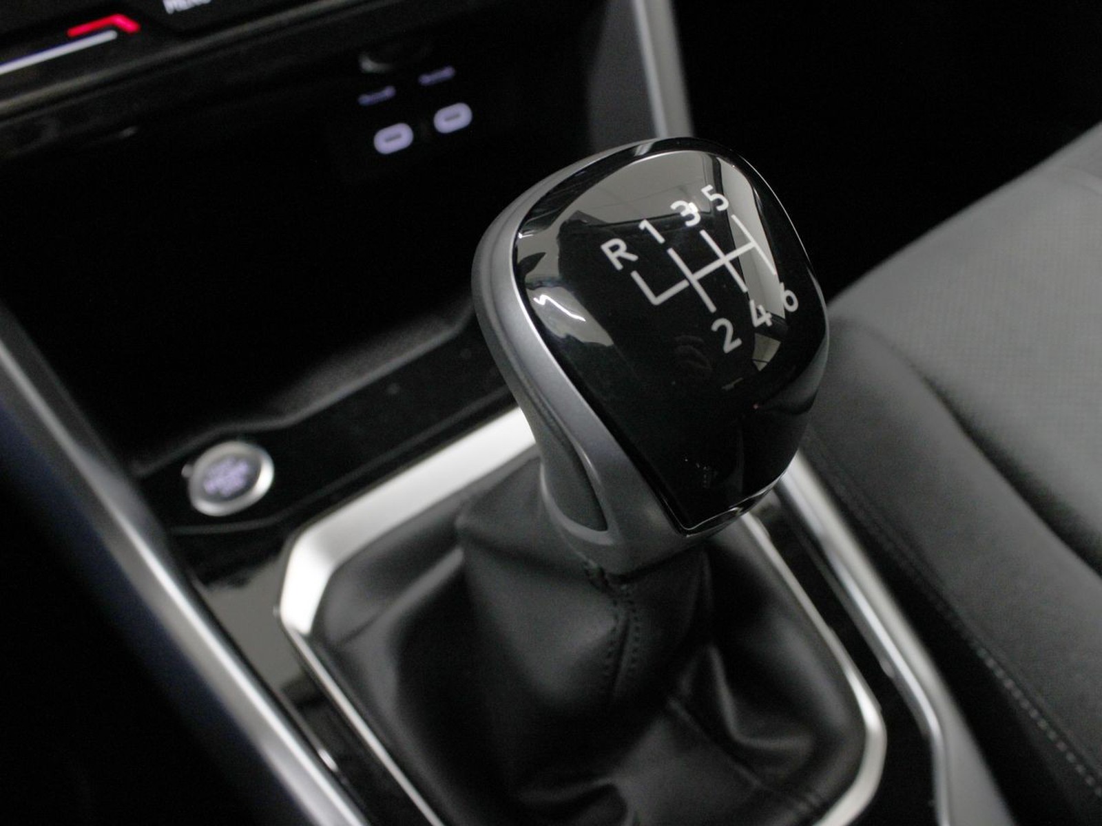 20 - Volkswagen T-Roc 1.0 tsi 115cv sport