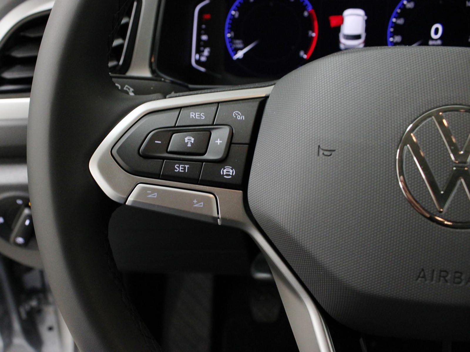 22 - Volkswagen T-Roc 1.0 tsi 115cv sport