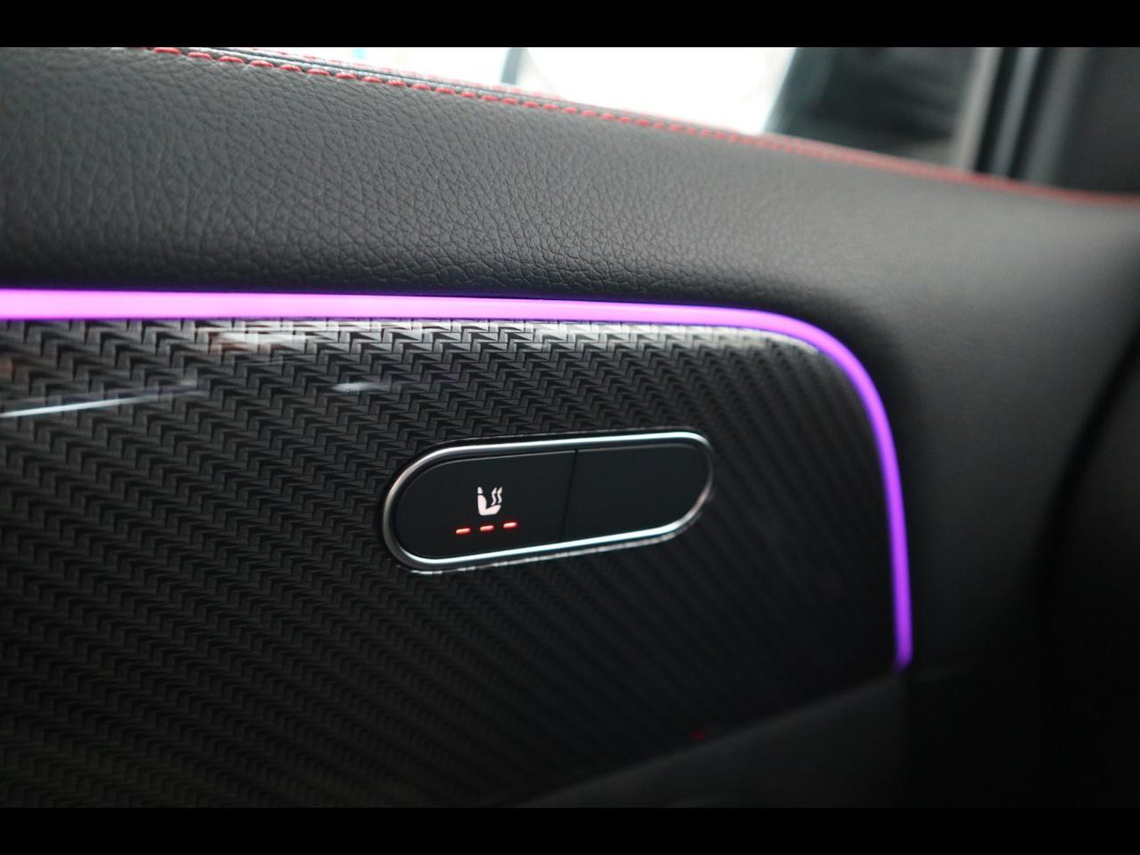 15 - Mercedes GLA 200 d amg line premium 8g-dct