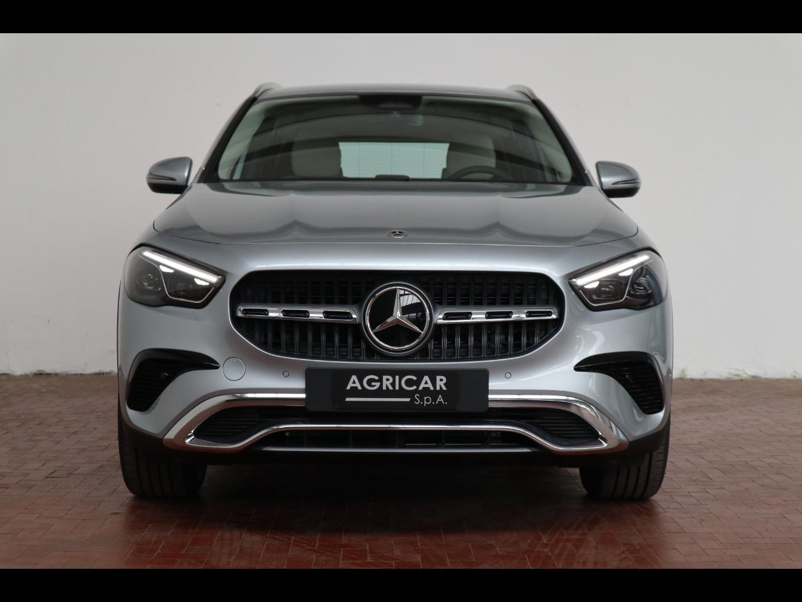 2 - Mercedes GLA 200 d progressive advanced plus 8g-dct