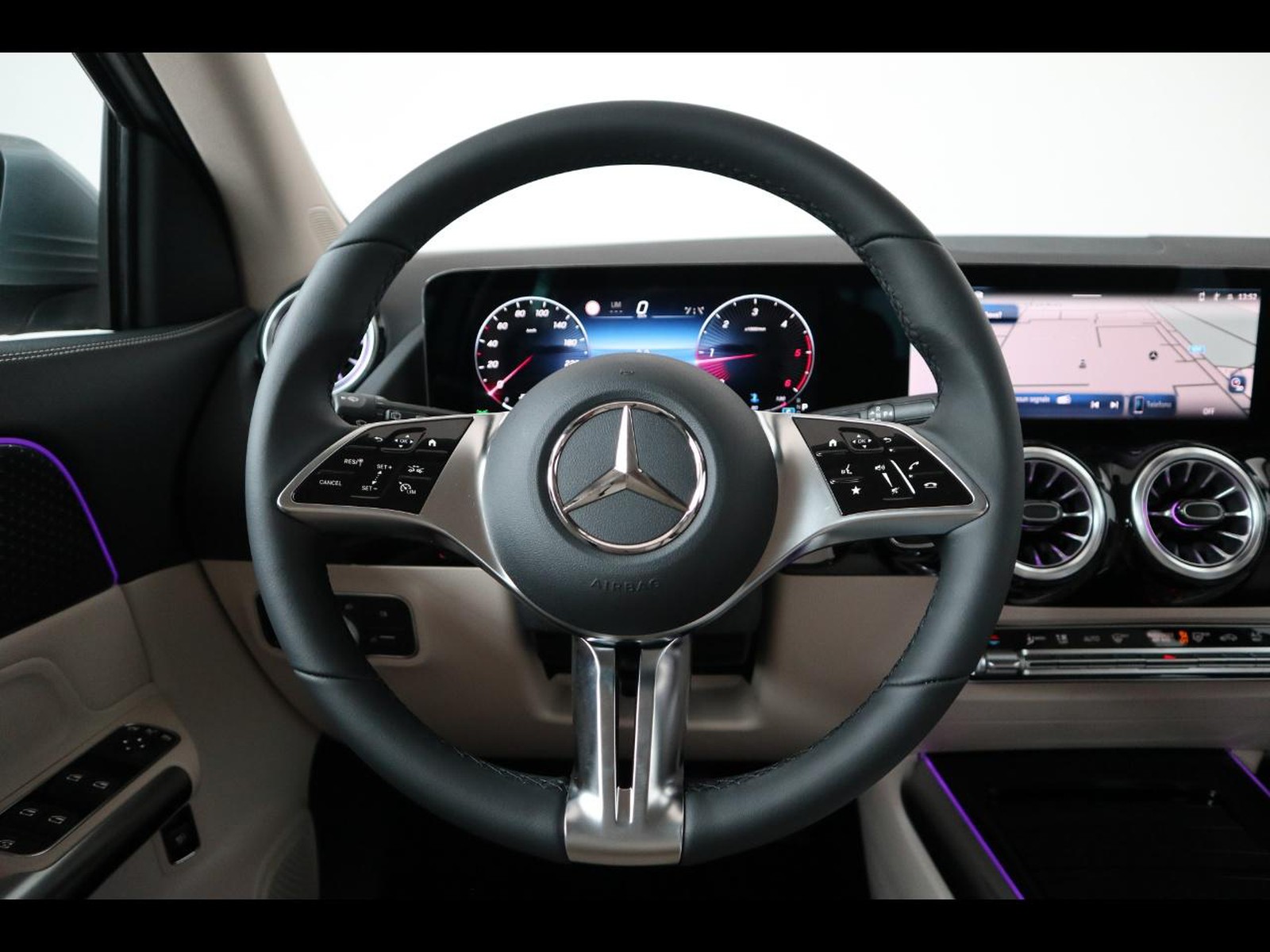17 - Mercedes GLA 200 d progressive advanced plus 8g-dct