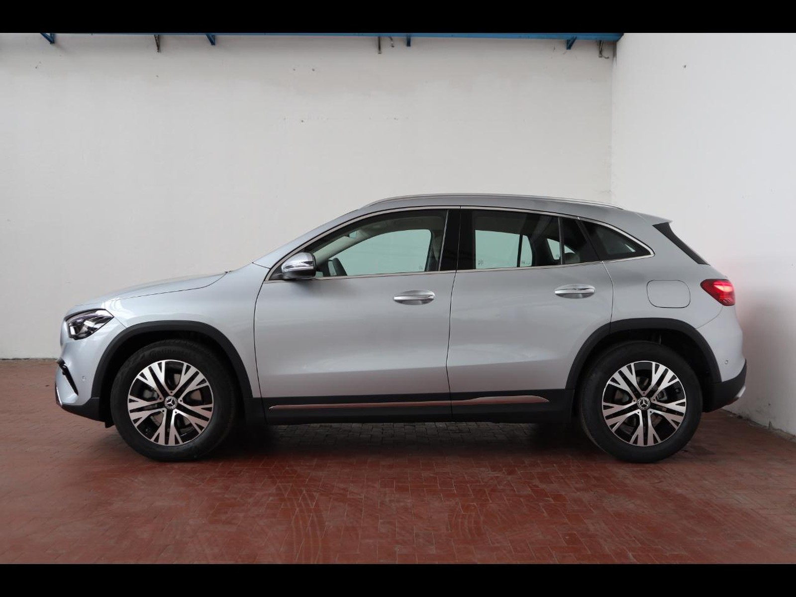 3 - Mercedes GLA 200 d progressive advanced plus 8g-dct
