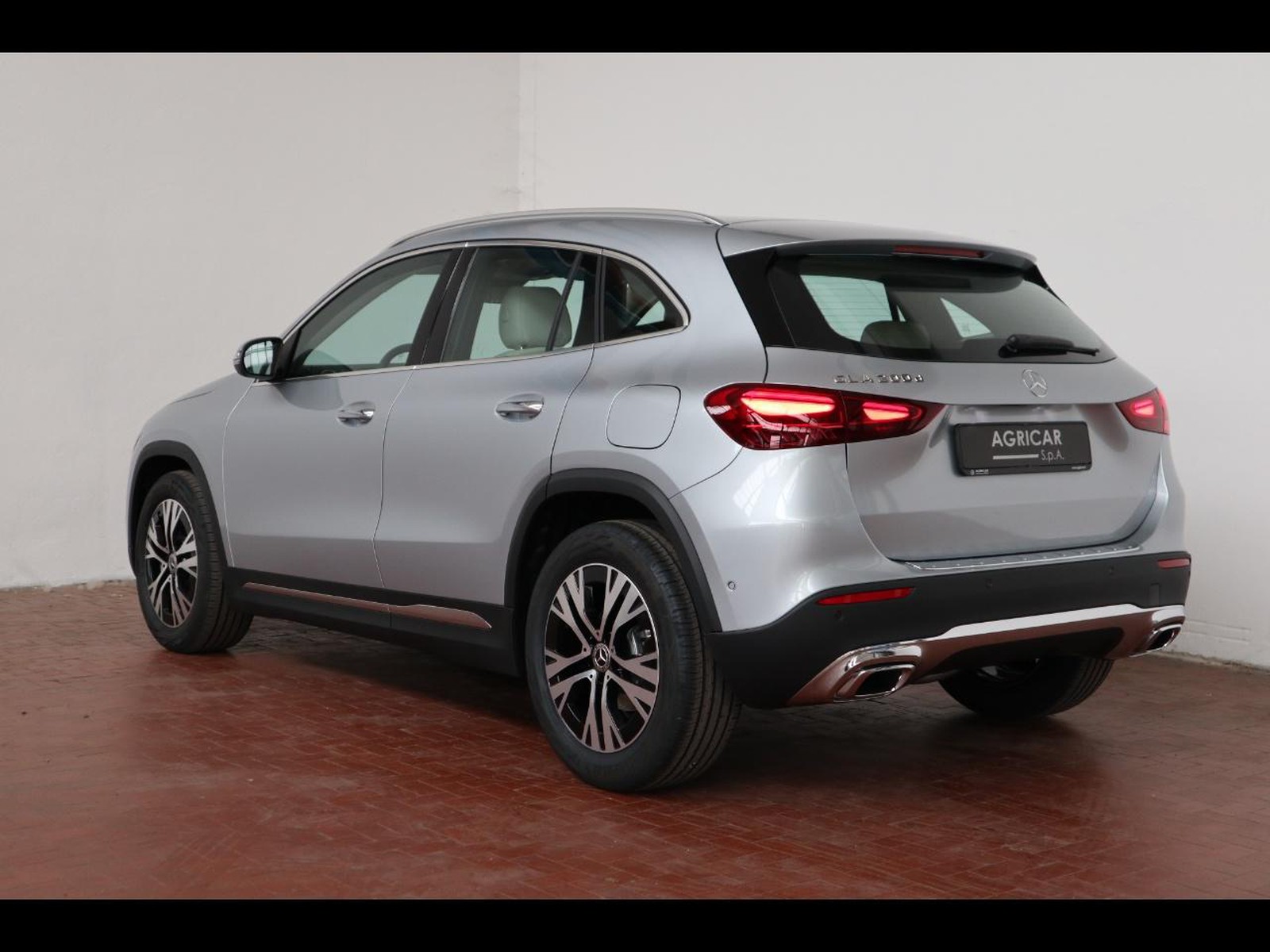 5 - Mercedes GLA 200 d progressive advanced plus 8g-dct