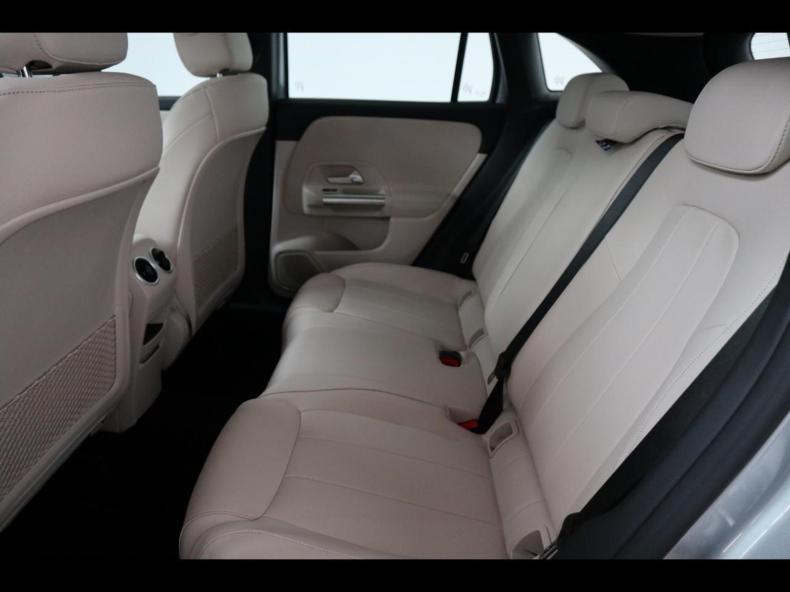 8 - Mercedes GLA 200 d progressive advanced plus 8g-dct