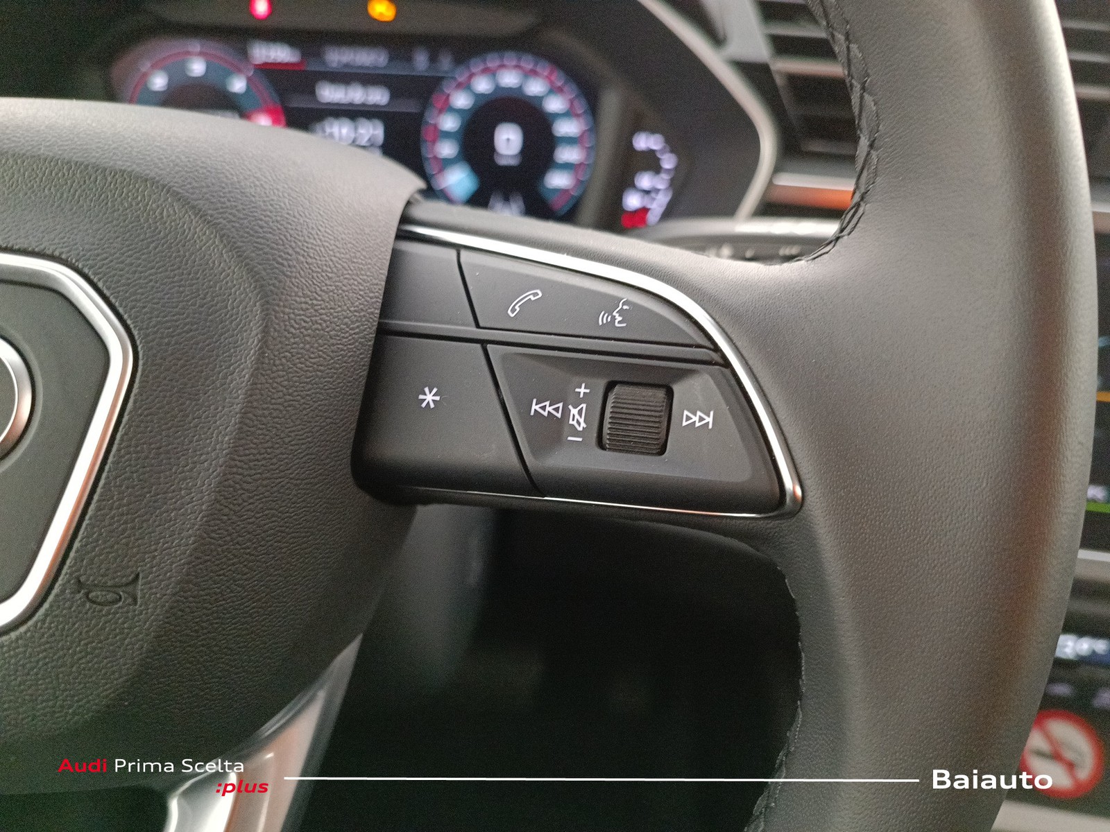 17 - Audi Q3 sportback 35 2.0 tdi s line edition s tronic