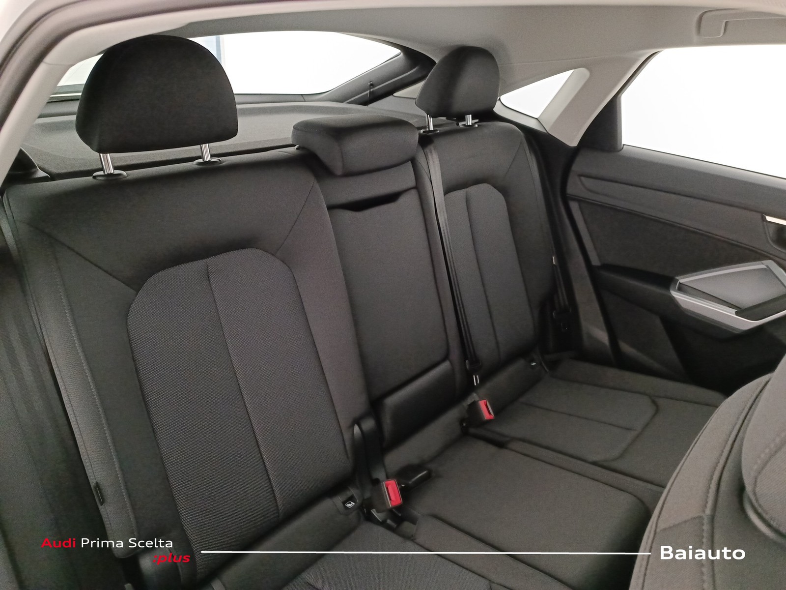 23 - Audi Q3 sportback 35 2.0 tdi s line edition s tronic