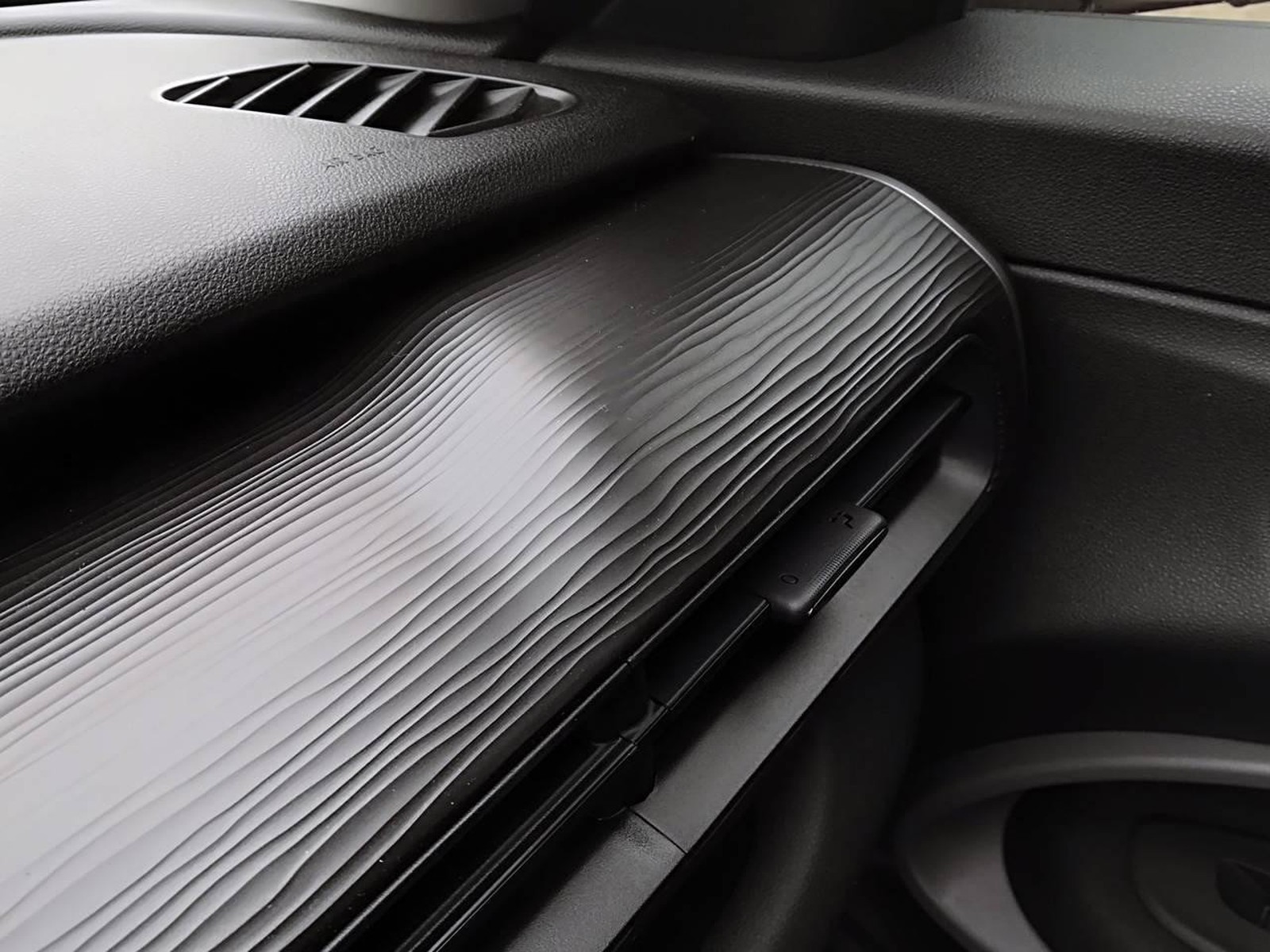 17 - Jeep Avenger 1.2 turbo 100cv longitude fwd