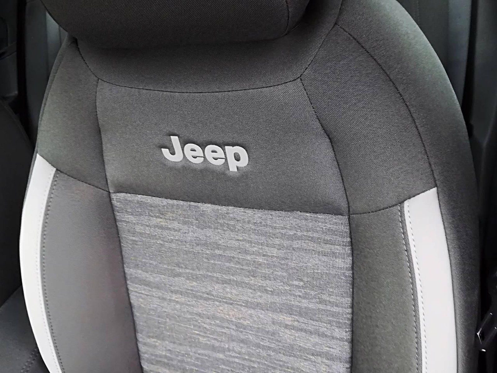 18 - Jeep Avenger 1.2 turbo 100cv longitude fwd