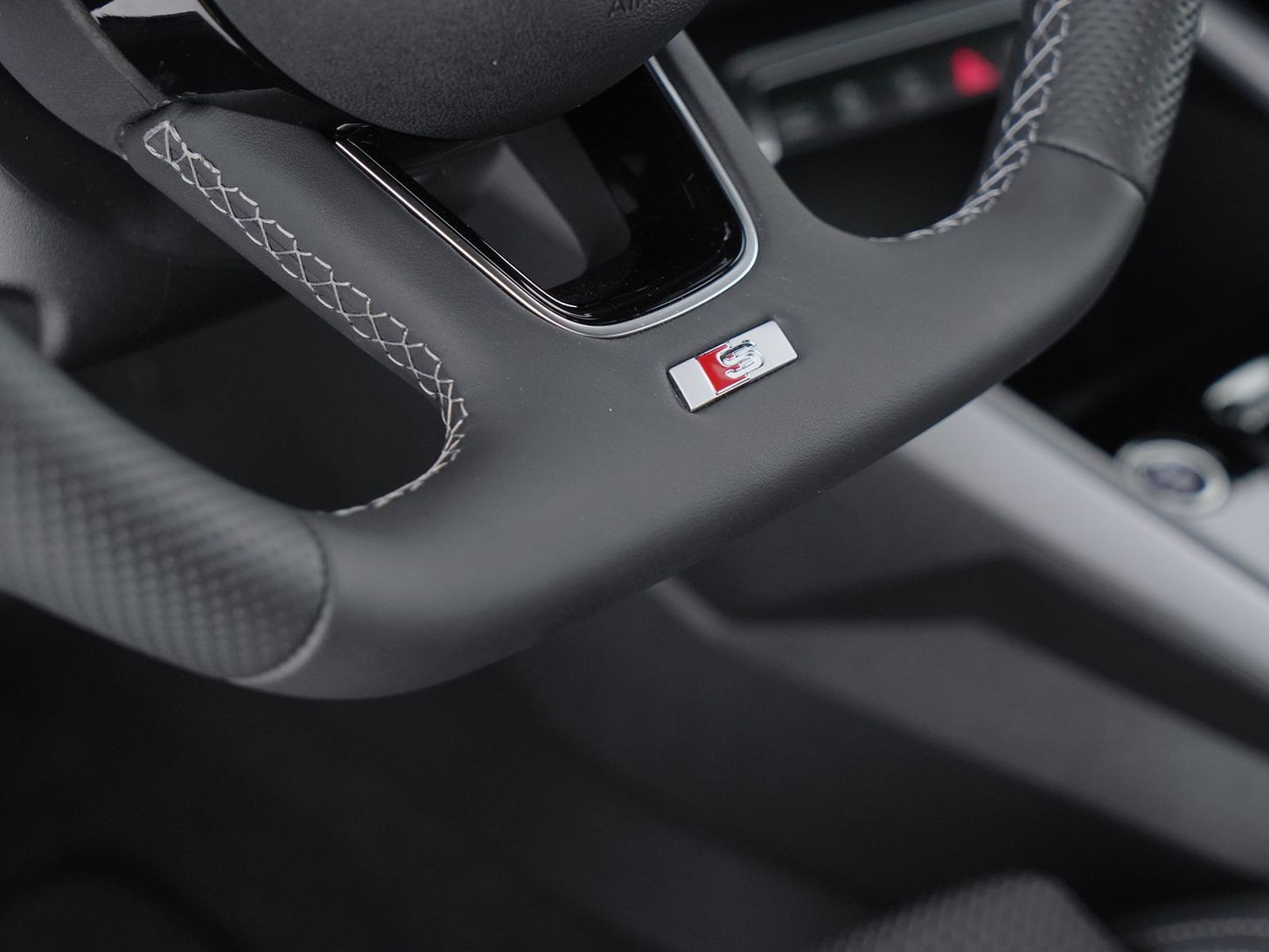 27 - Audi A3 sedan 2.0 tdi 150cv s line edition s tronic