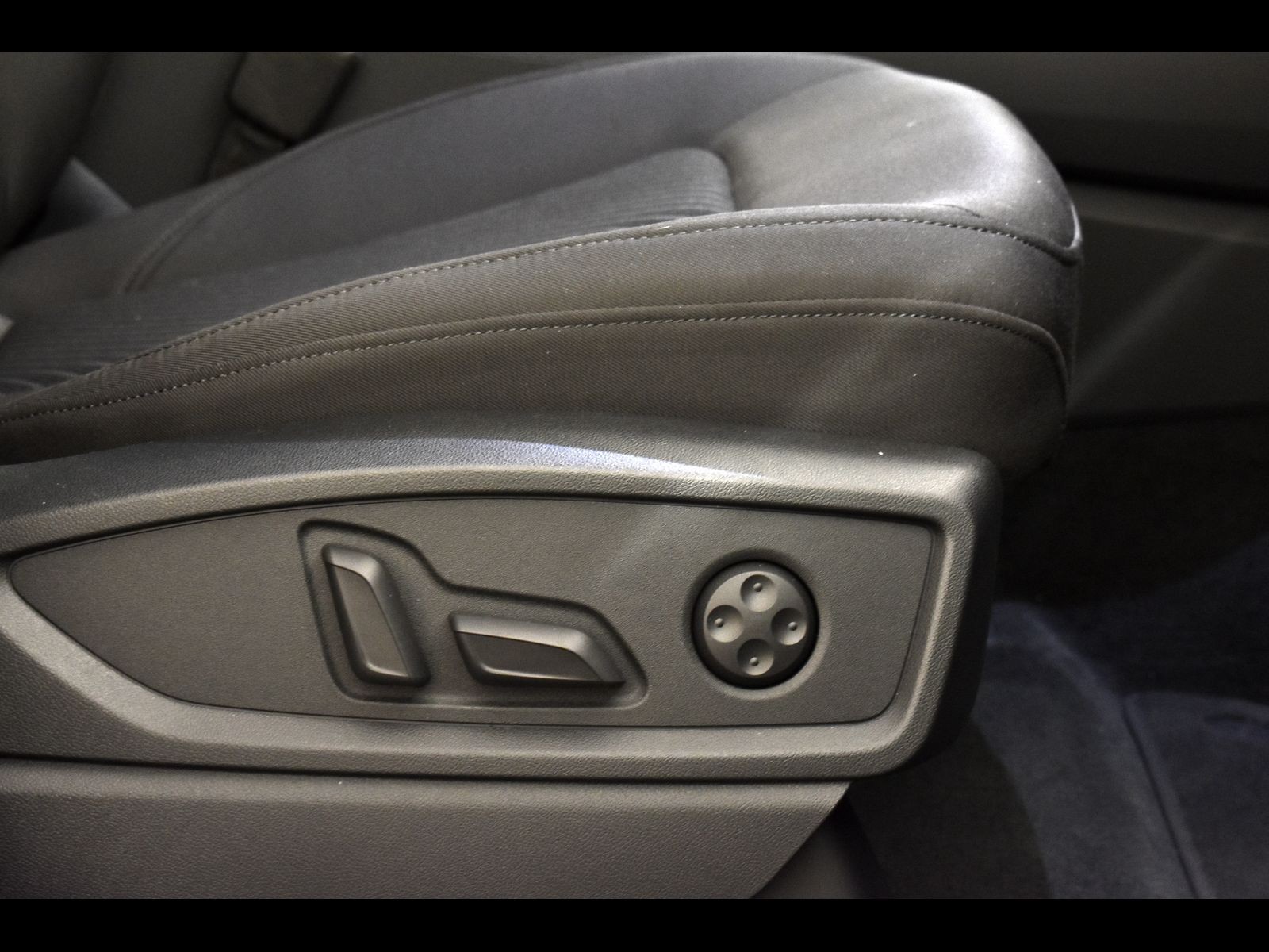 16 - Audi Q5 sportback 40 2.0 tfsi mhev 12v business advanced quattro s tronic