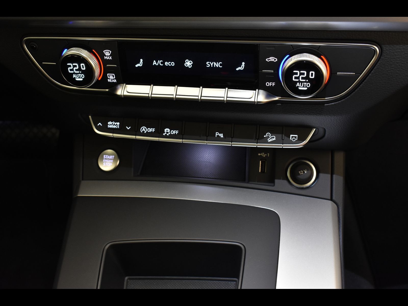 8 - Audi Q5 sportback 40 2.0 tfsi mhev 12v business advanced quattro s tronic