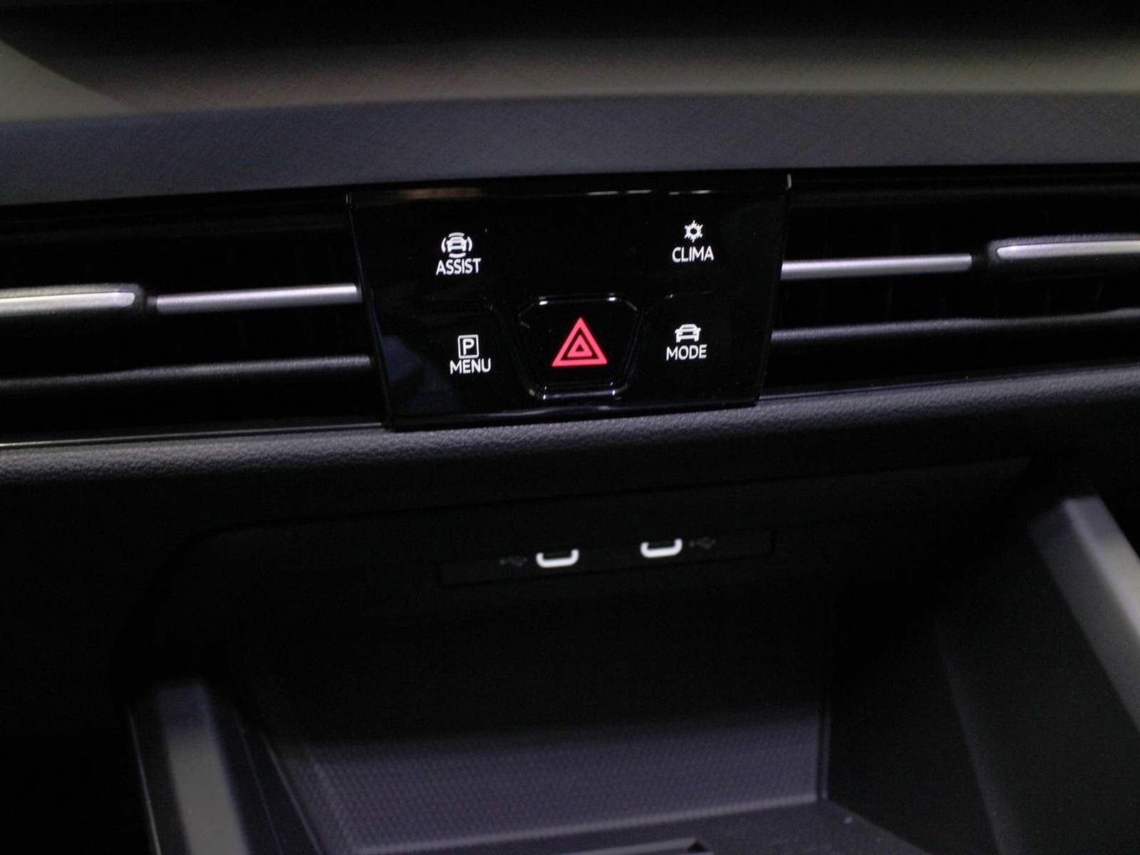 21 - Volkswagen Golf 1.5 tsi ehybrid 204cv edition plus dsg