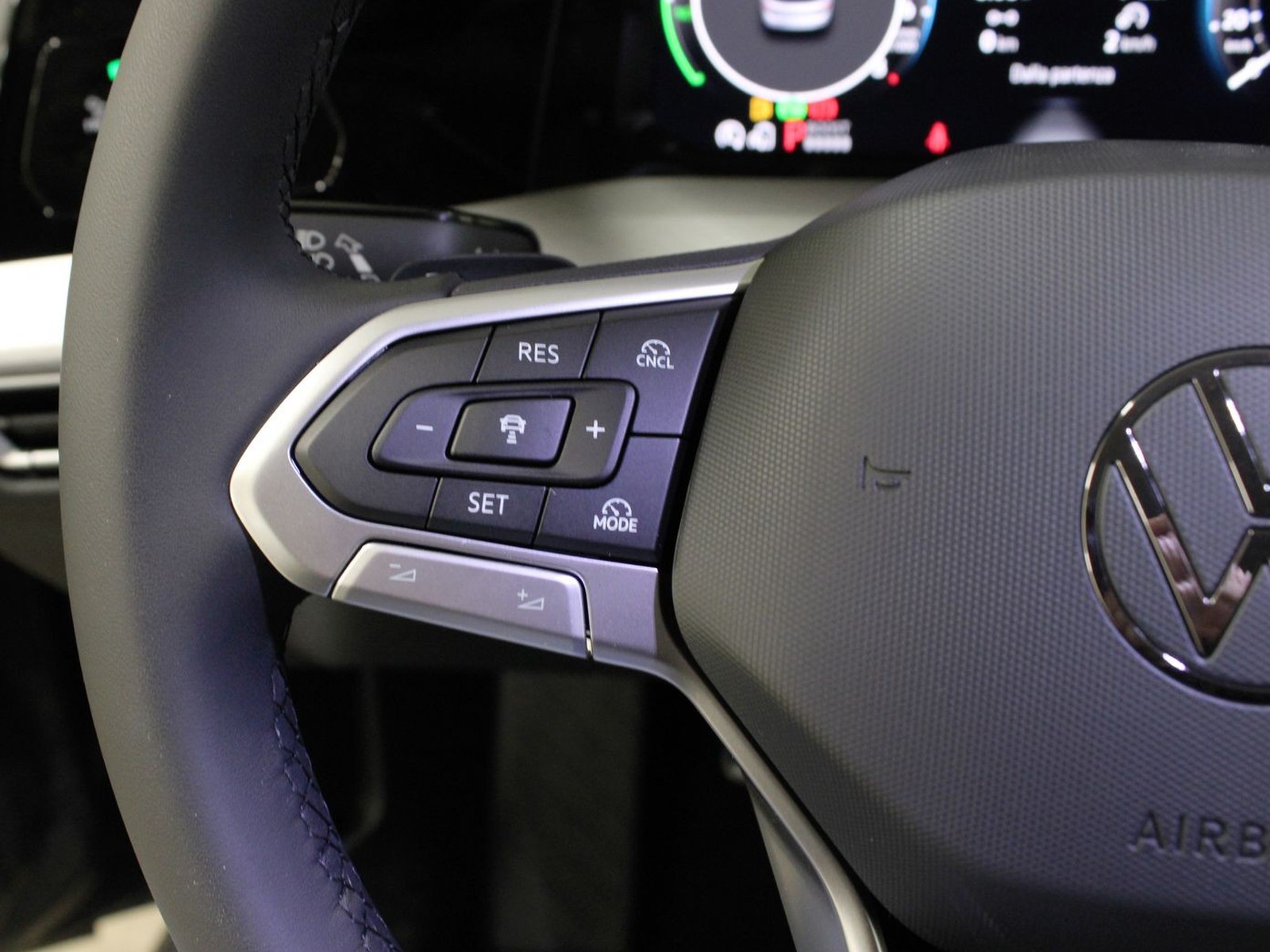 23 - Volkswagen Golf 1.5 tsi ehybrid 204cv edition plus dsg